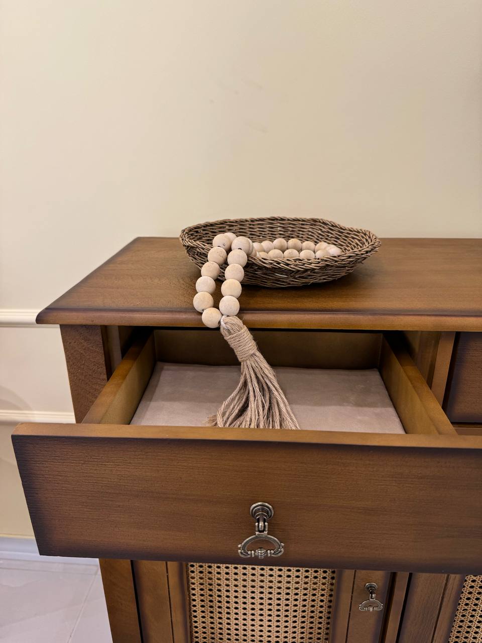 کنسول و میز تی وی هلـالی